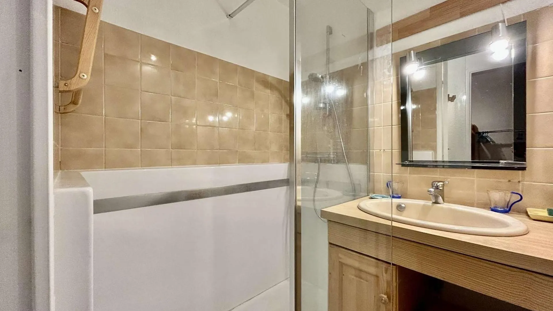 Appartement 2 Pieces, 4 Pers, Proche Pistes Et Commodites, Parking Privatif, La Salle-Les-Alpes - Fr-1-330F-198 Apartment